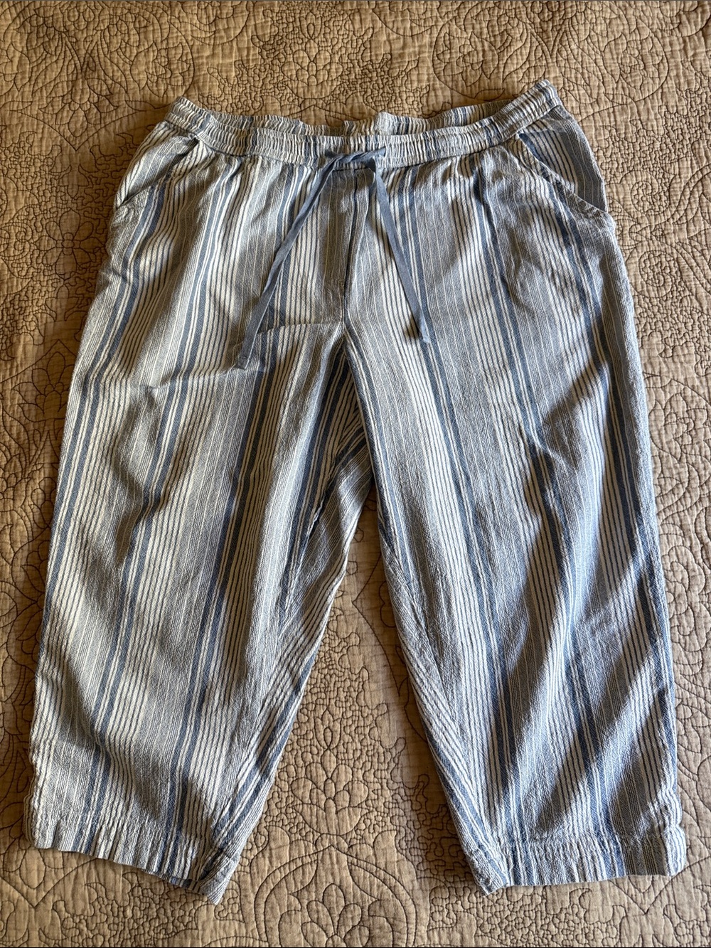 Croft & Barrow Light Blue and White Striped Drawstring Capris